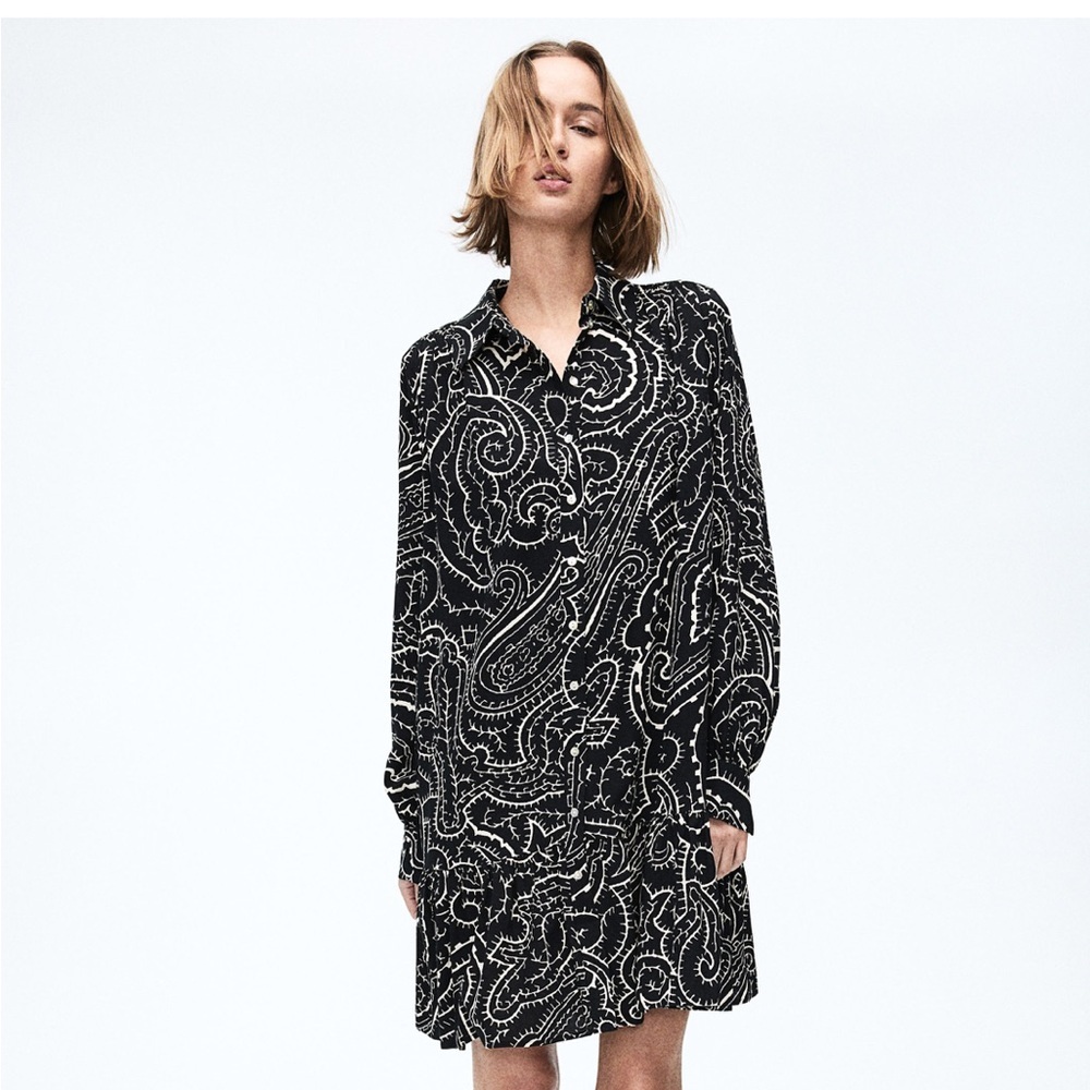H&M Black and White Graphic Long Sleeve‎ Dress